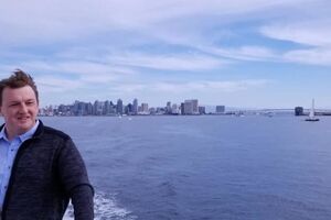 Людям не нравятся высокие зарплаты чиновников и депутатов. Но правда такая: или высокие зарплаты от государства, или конверты. Третьего не дано