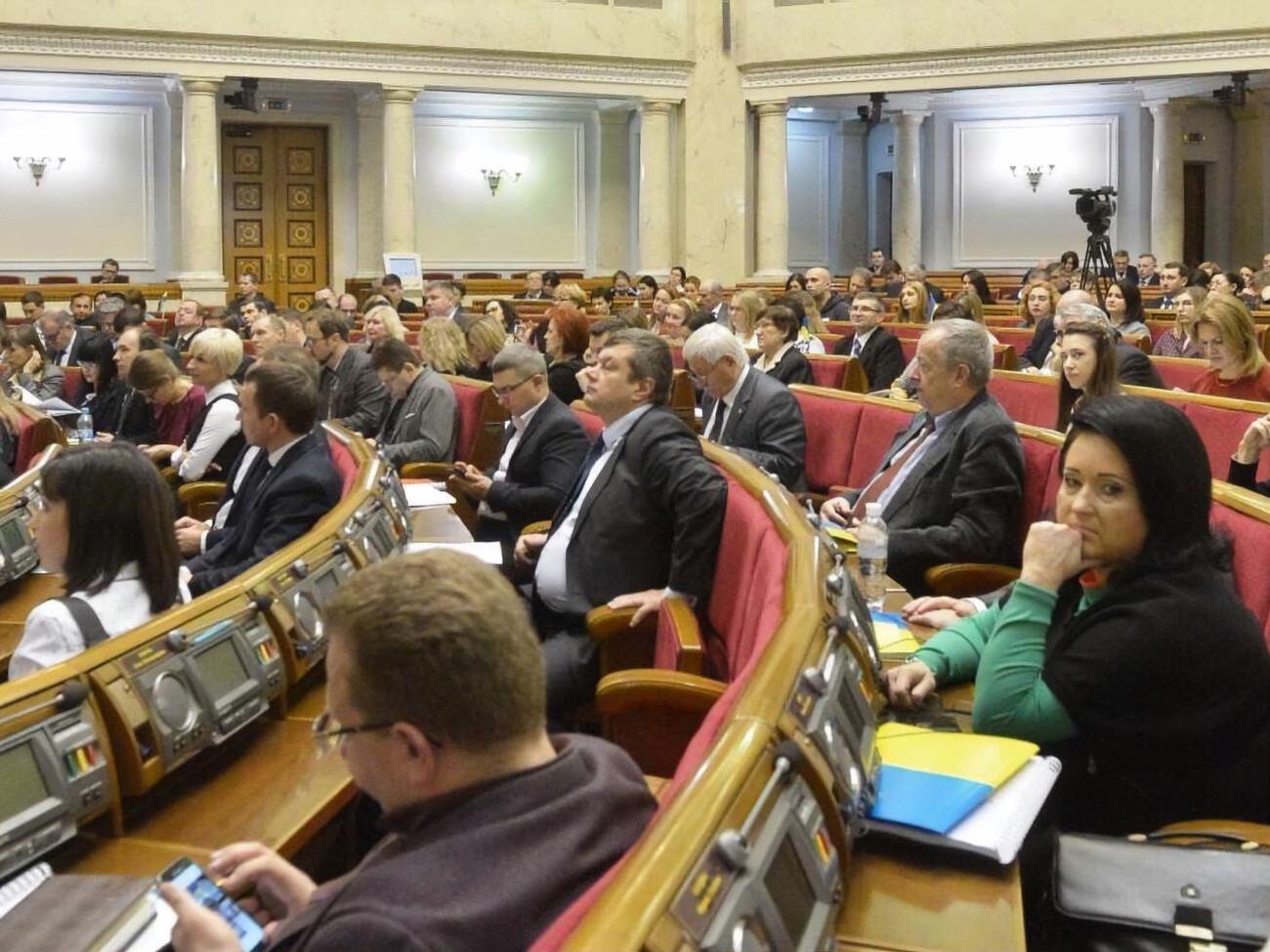 Нардепам проиндексировали зарплаты