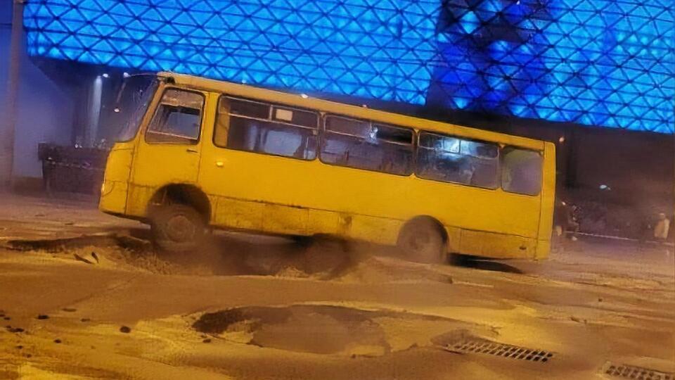 Вечером 13 января из-за прорыва трубы первый этаж Ocean Plaza затопило кипятком
