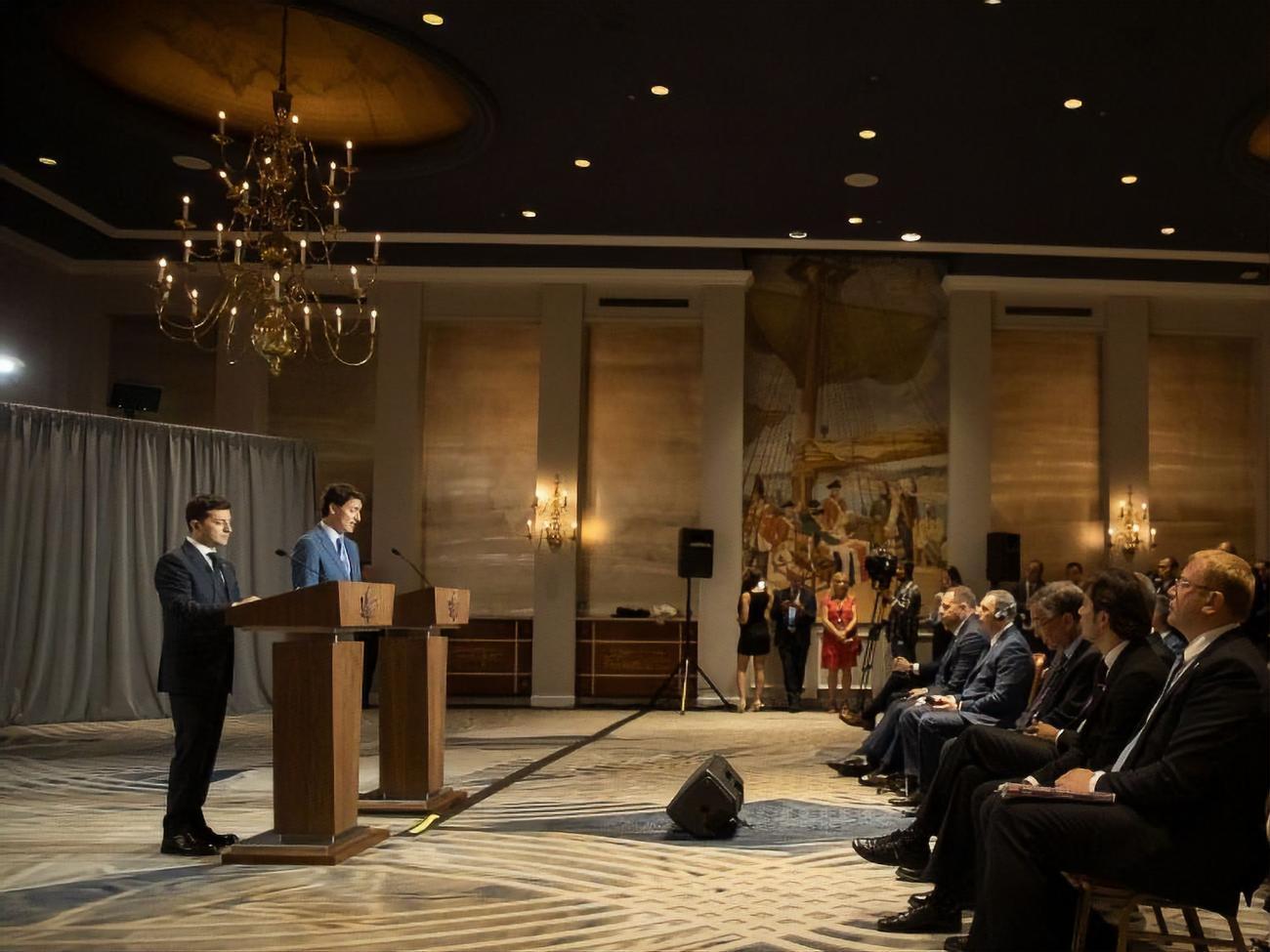 Зеленський &ndash; Трюдо: Українські спеціалісти та дипломати готові "всебічно допомагати в роботі канадським колегам у Тегерані"