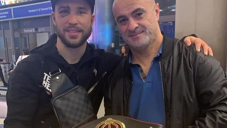 Беспутін (зліва) є чемпіоном світу за версією WBA