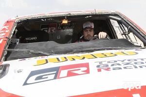 В результате аварии у машины разбилось лобовое стекло