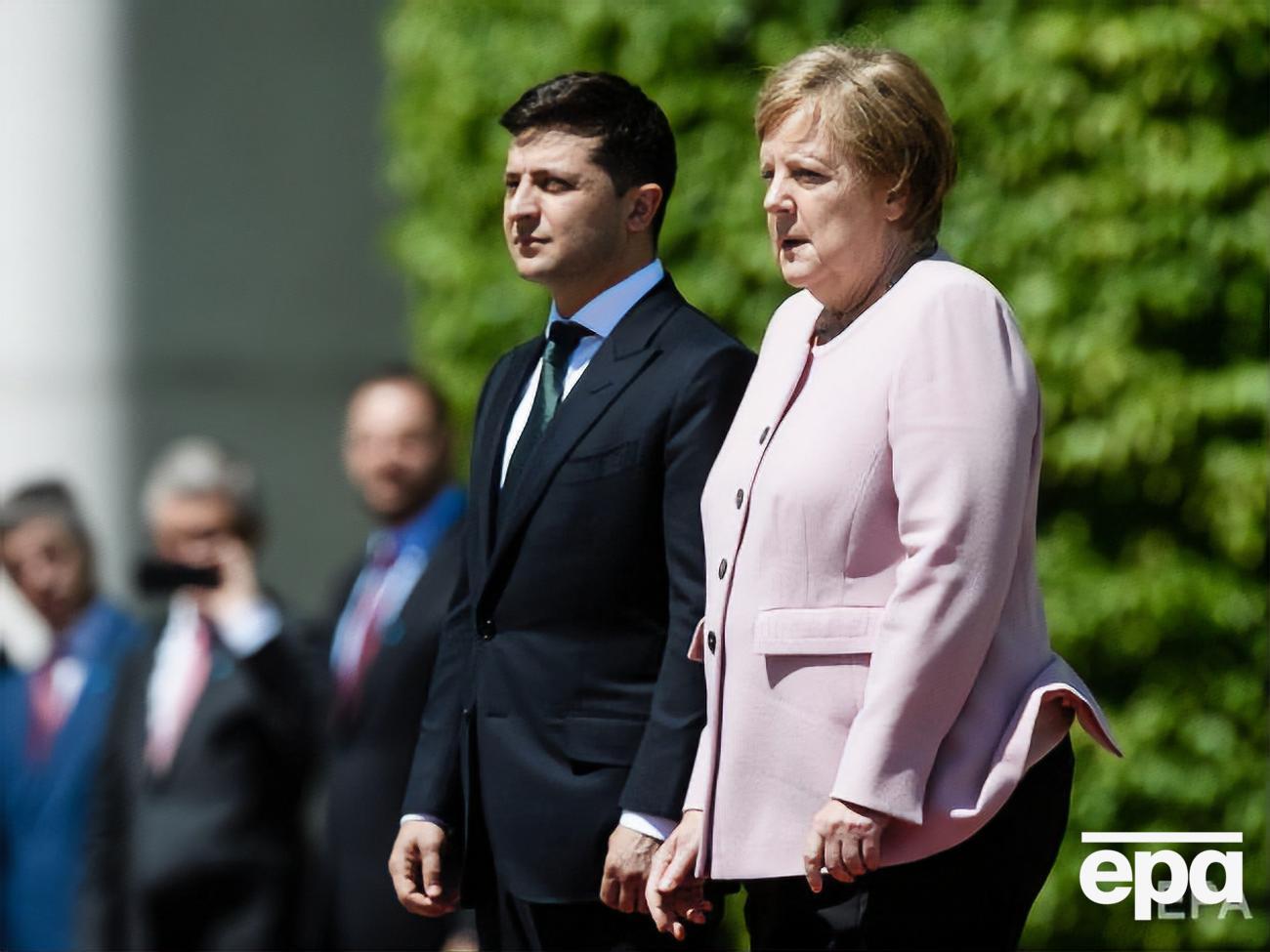 Меркель висловила Зеленському співчуття у зв'язку з катастрофою українського літака в Ірані