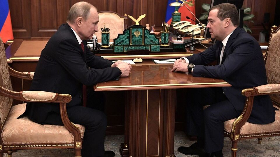 Путін і Медведєв (на фото праворуч) зустрілись 15 січня