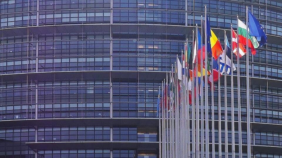 Чоловік намагався спалити себе під будівлею Європарламенту
