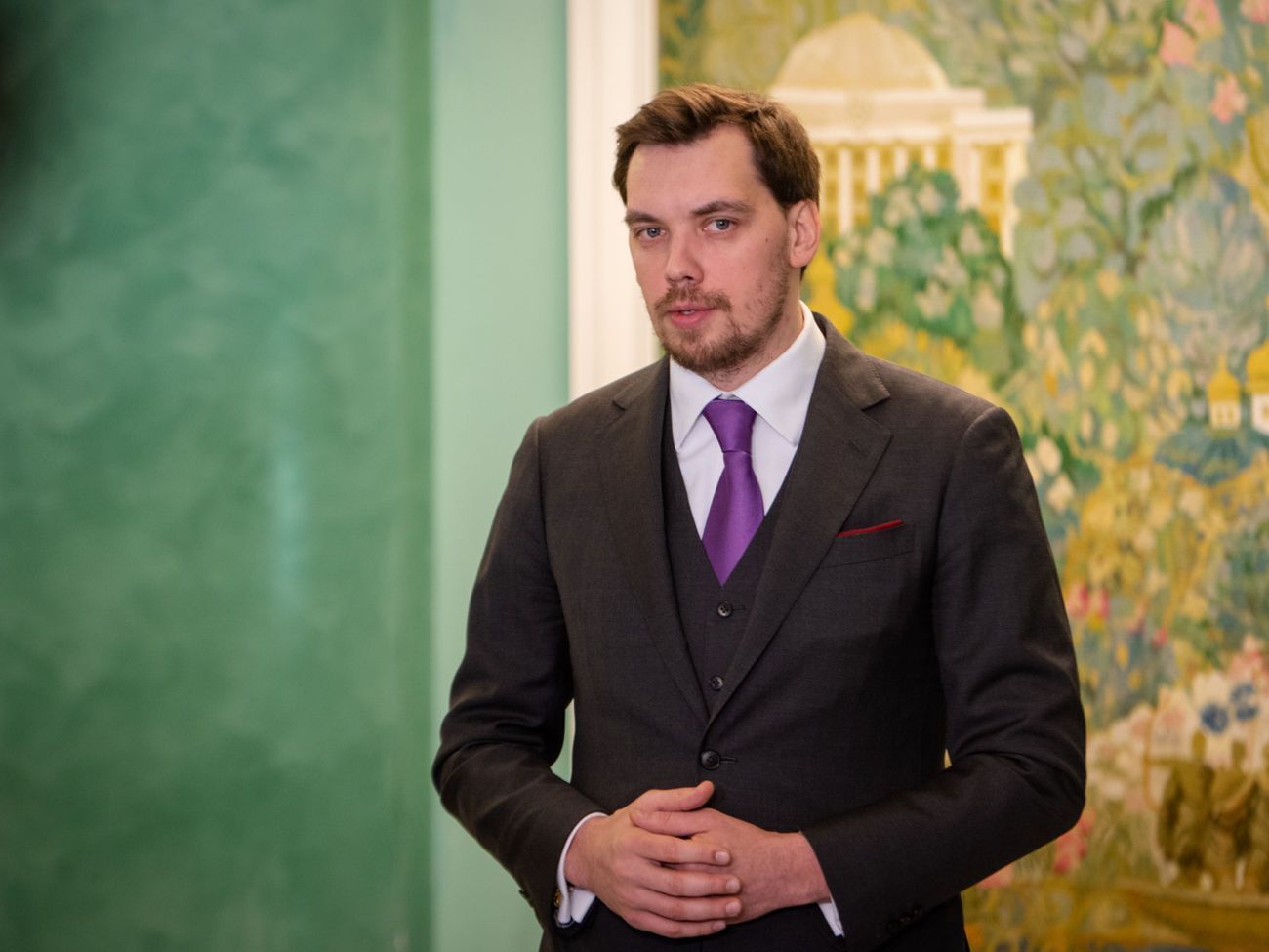 На аудіозаписі чути, як людина з голосом Гончарука сказала, що Зеленський попросив "припинити морочити йому голову" і "нормально пояснити: чи є в бюджеті дірка в $50 млрд"