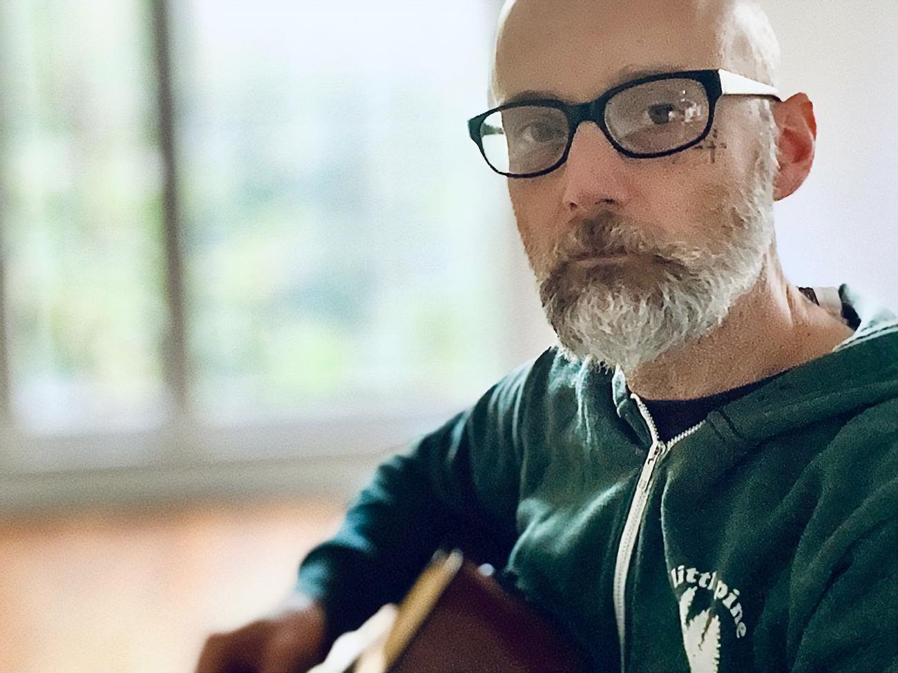Moby выпустил клип, в котором сочетаются документальные кадры и анимация