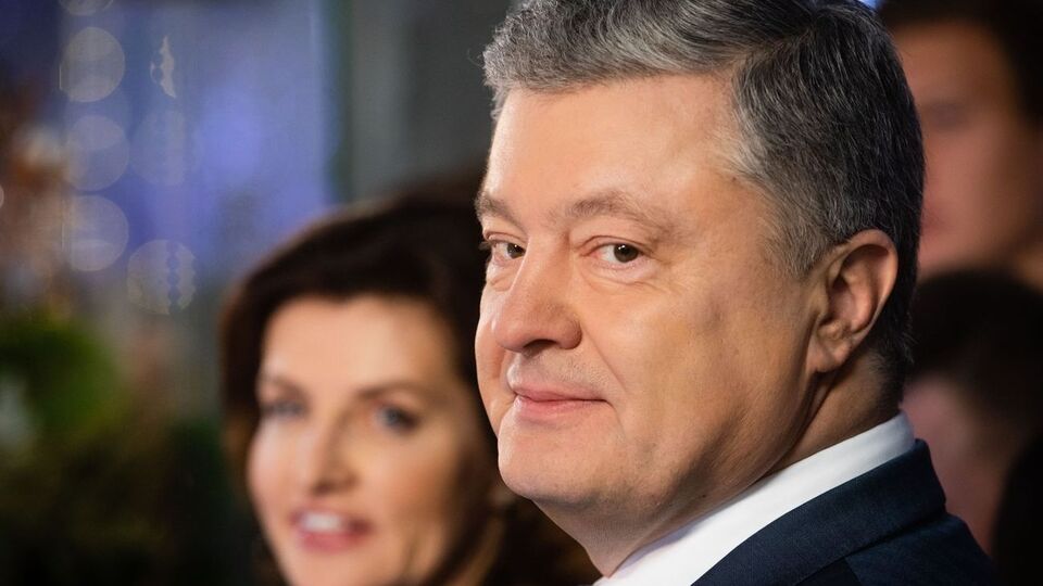 Порошенко: Посмотрите, на каких каналах вышла атака на украинское правительство