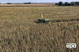 С 2002 года в Украине действует мораторий на продажу земель сельскохозяйственного назначения