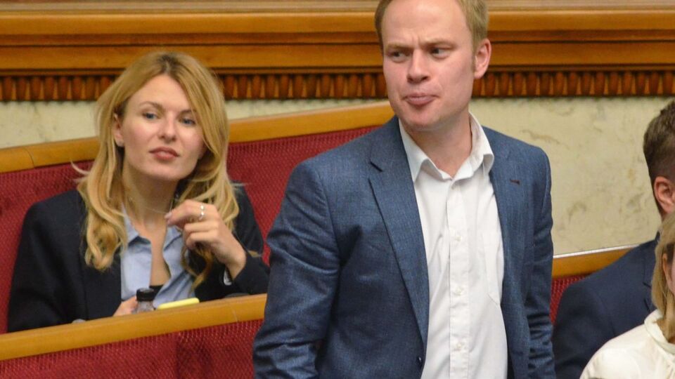 Юрчишин колупався в носі під час засідання Ради