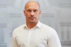 Кива розглядав фото під час засідання