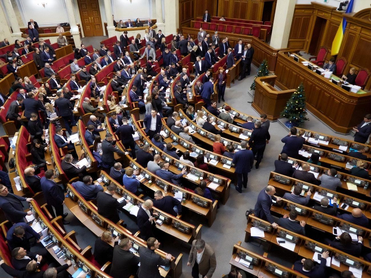 Документ поддержало 283 народных депутата