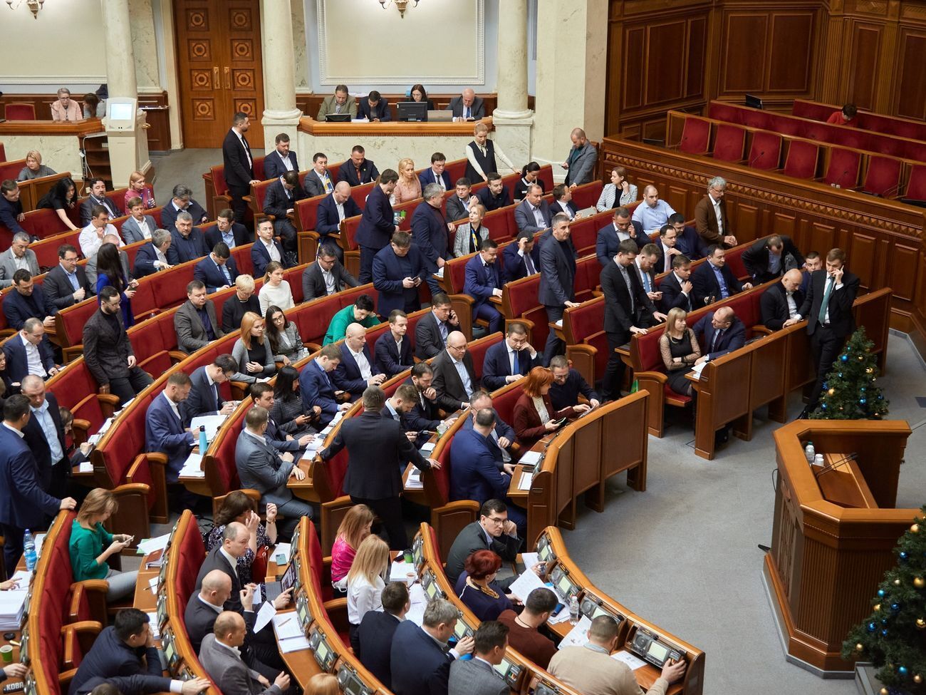 Решение о привлечении 20 млрд грн кредитов на строительство дорог поддержало большинство депутатов