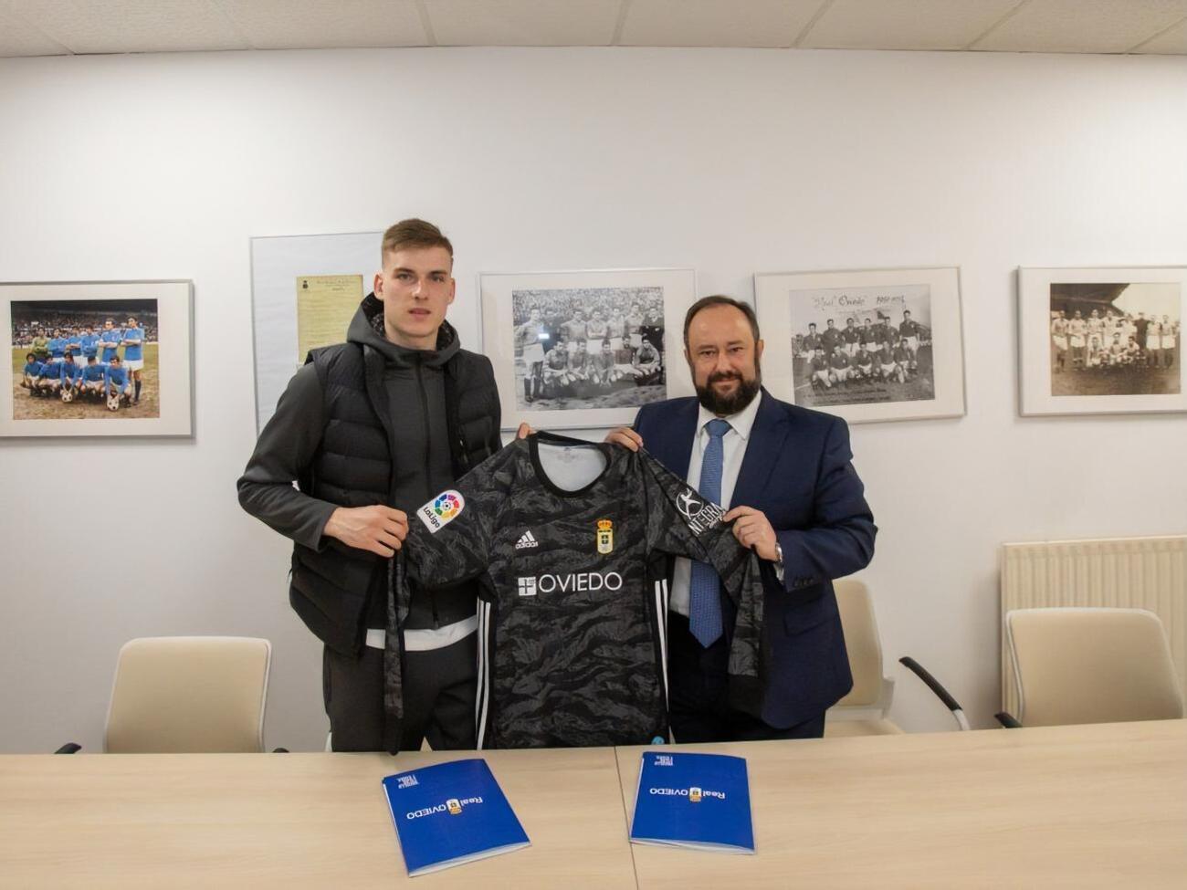 Лунин (слева) перешел в "Овьедо" 15 января