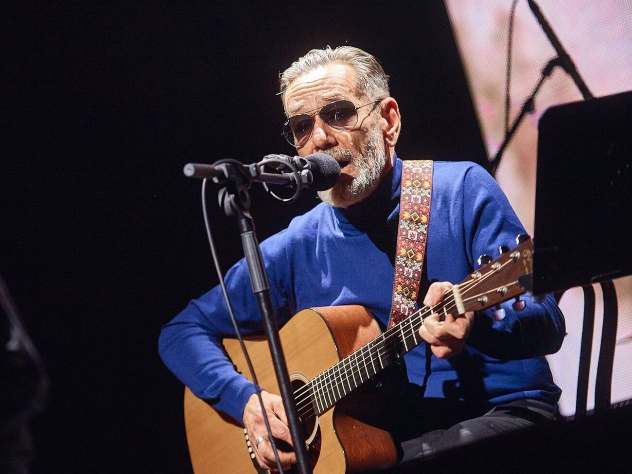 Горбунов виконує пісні Висоцького у власній манері