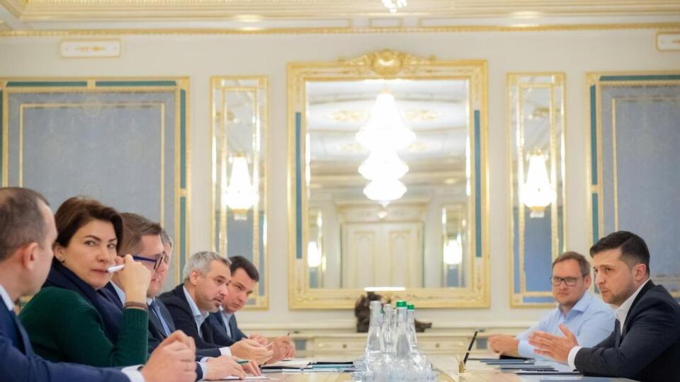 Зеленський наказав з'ясувати, хто саме був на зустрічі з Гончаруком