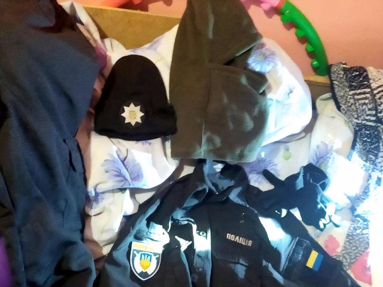 В ходе обыска у задержанных нашли полицейскую форму и балаклаву