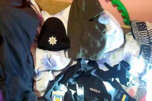 Під час обшуку в затриманих знайшли поліцейську форму і балаклаву