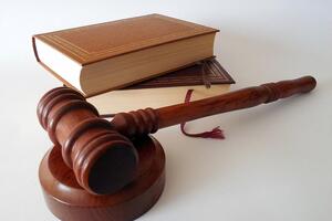 Суд ухвалив рішення про винесення попередження