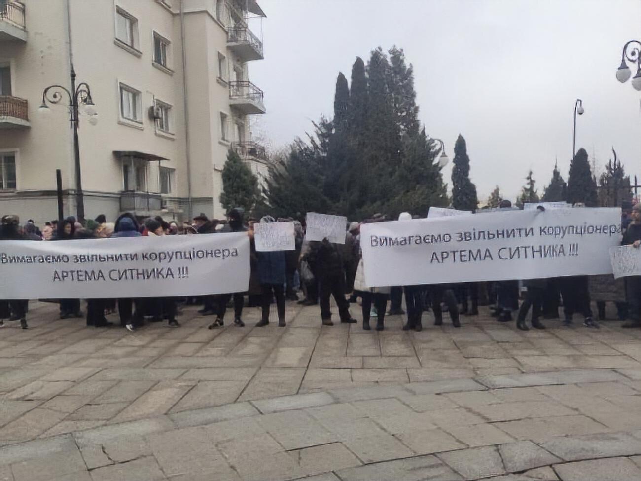 Мітингувальники висловили обурення, що антикорупційне відомство очолює людина, яку суд визнав корупціонером