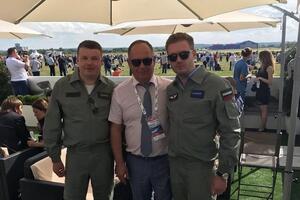 Попова (справа) уволили с должности через шесть дней после назначения