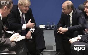 Джонсон (на фото слева) и Путин встретились в кулуарах саммита