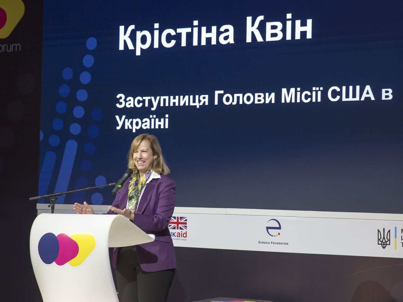 Квин сменила на&nbsp;посту ТейлораКвин сменила на&nbsp;посту Уильяма Тейлора