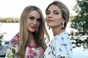 Паперная (на фото справа) беременна