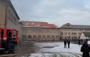 Зі школи евакуювали всіх учнів