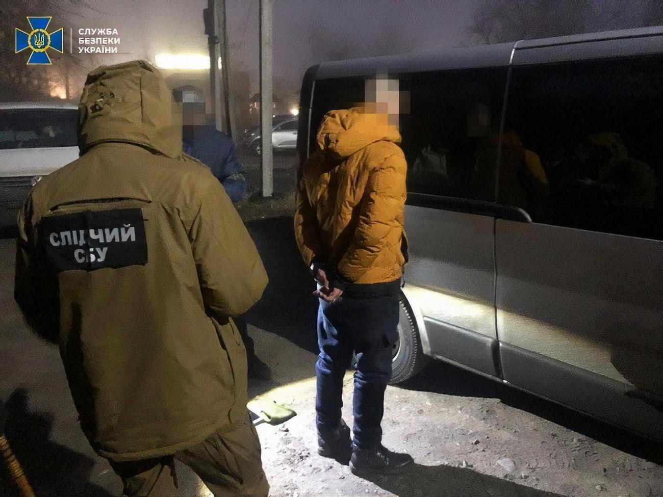 Правоохранители задержали военного при попытке передачи разведданных