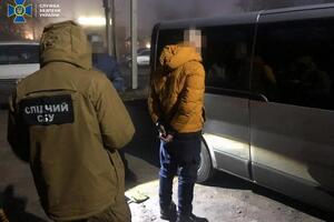 Правоохоронці затримали військового під час спроби передати розвіддані