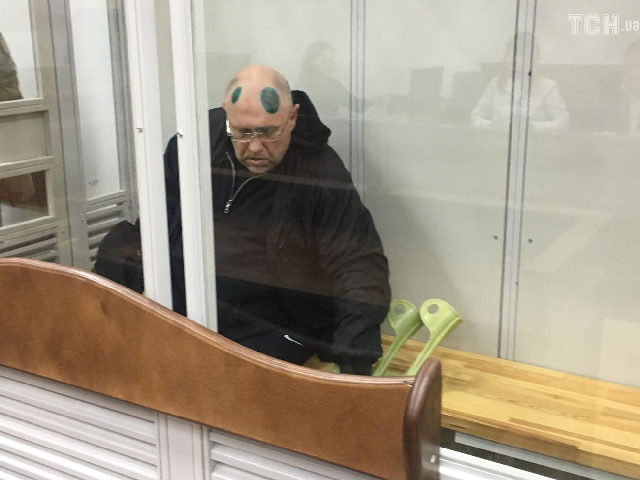 По данным СМИ, перевозке Павловского в Киев препятствуют его защитники и врачи