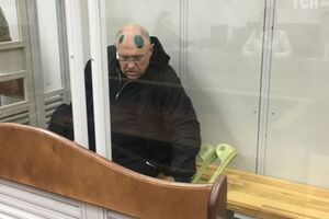 За даними ЗМІ, перевезенню Павловського до Києва перешкоджають його захисники й лікарі