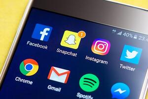 Возможность комментировать посты закрыли только в Instagram, на странице ОПУ в Facebook пользователи могут это сделать