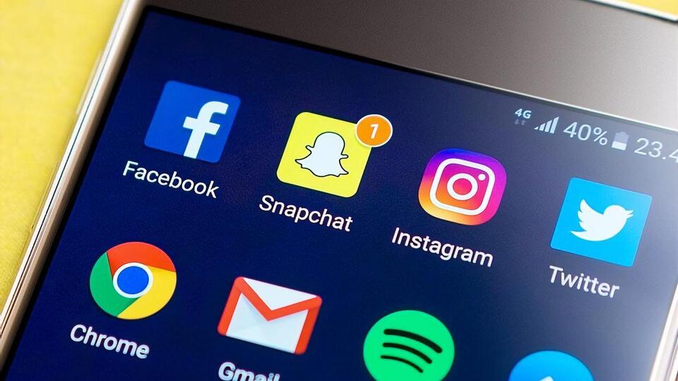Можливість коментувати пости закрили лише в Instagram, на сторінці ОПУ у Facebook користувачі можуть це зробити