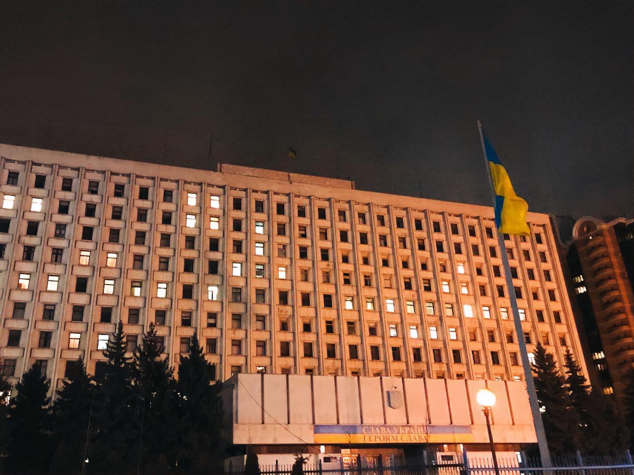 Військовослужбовець загинув у будівлі ЦВК від поранення в голову