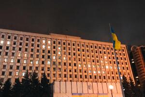 Військовослужбовець загинув у будівлі ЦВК від поранення в голову