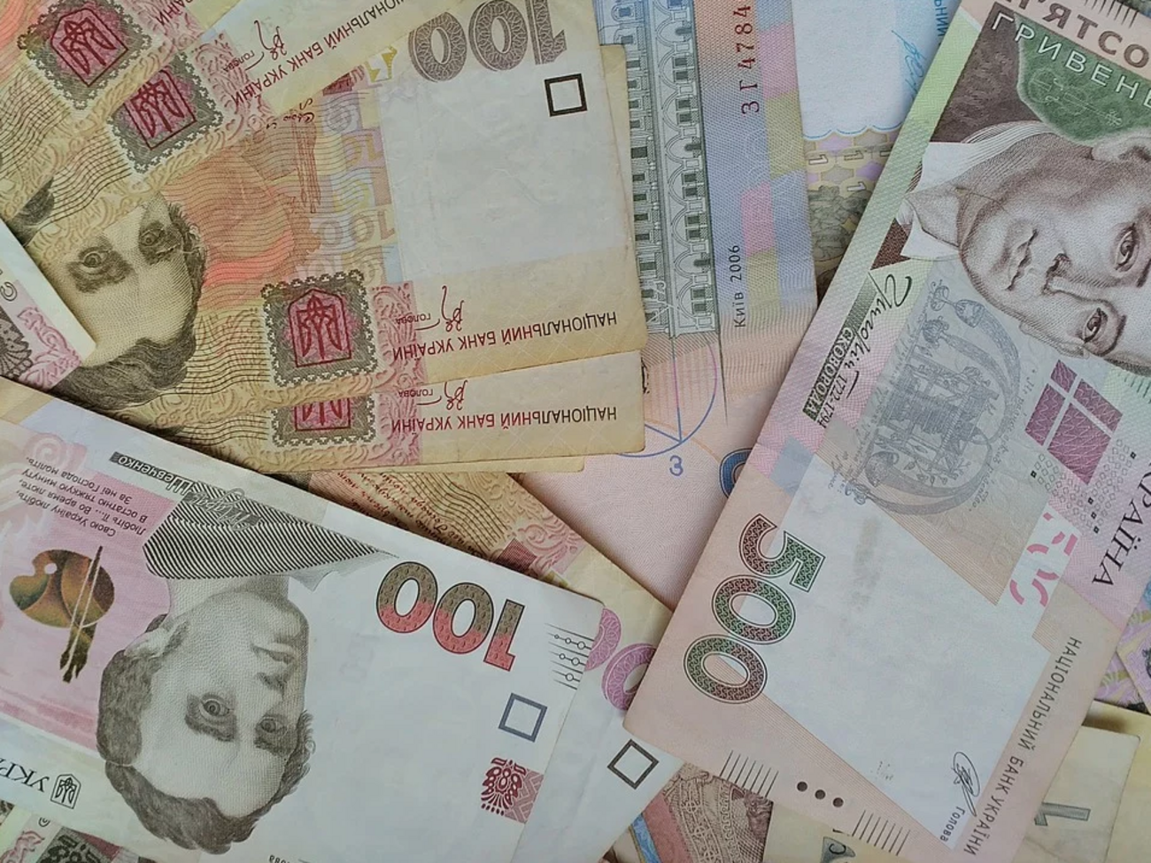 Правоохранители изъяли более 1 млн грн при обысках