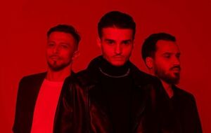 Cloudless: Это песня-призыв: "Никогда не сдавайся!"