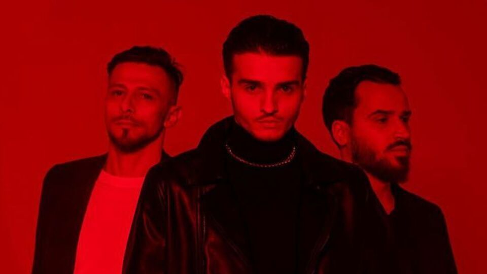 Cloudless: Это песня-призыв: "Никогда не сдавайся!"