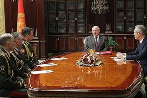 Лукашенко: Военная организация не терпит неопределенности