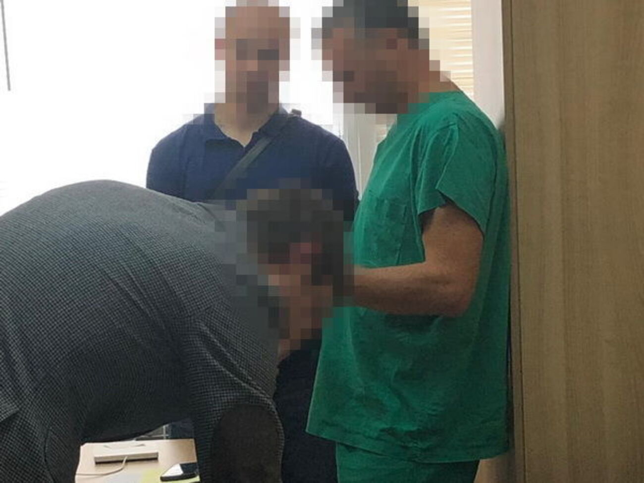 В октябре хирурга задержали на рабочем месте