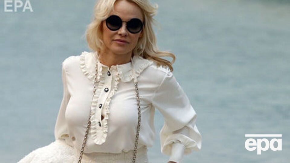 Андерсон вышла замуж за мужчину, с которым у нее был роман 30 лет назад