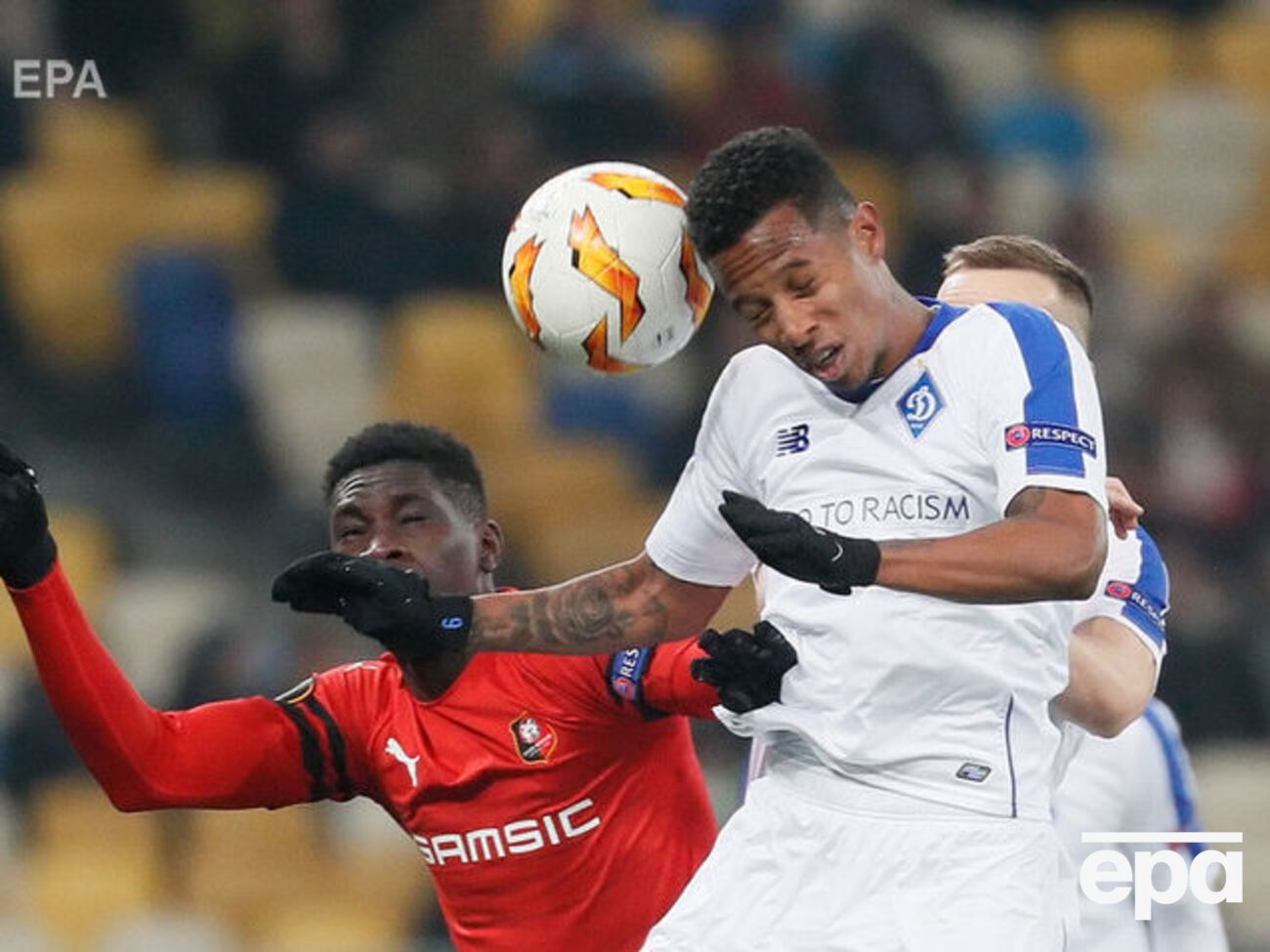 Че Че (справа) сыграл за "Динамо" 16 игр