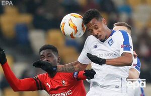 Че Че (справа) сыграл за "Динамо" 16 игр