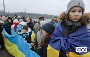 В Киеве в День соборности украинцы выстроились в живую цепь. Фоторепортаж