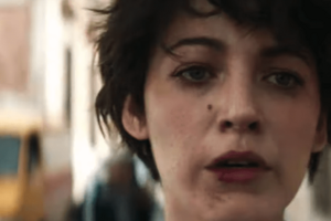 Главная героиня потеряла семью в авиакатастрофе