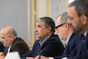 Есламі (у центрі) розповів про переговори з українською владою