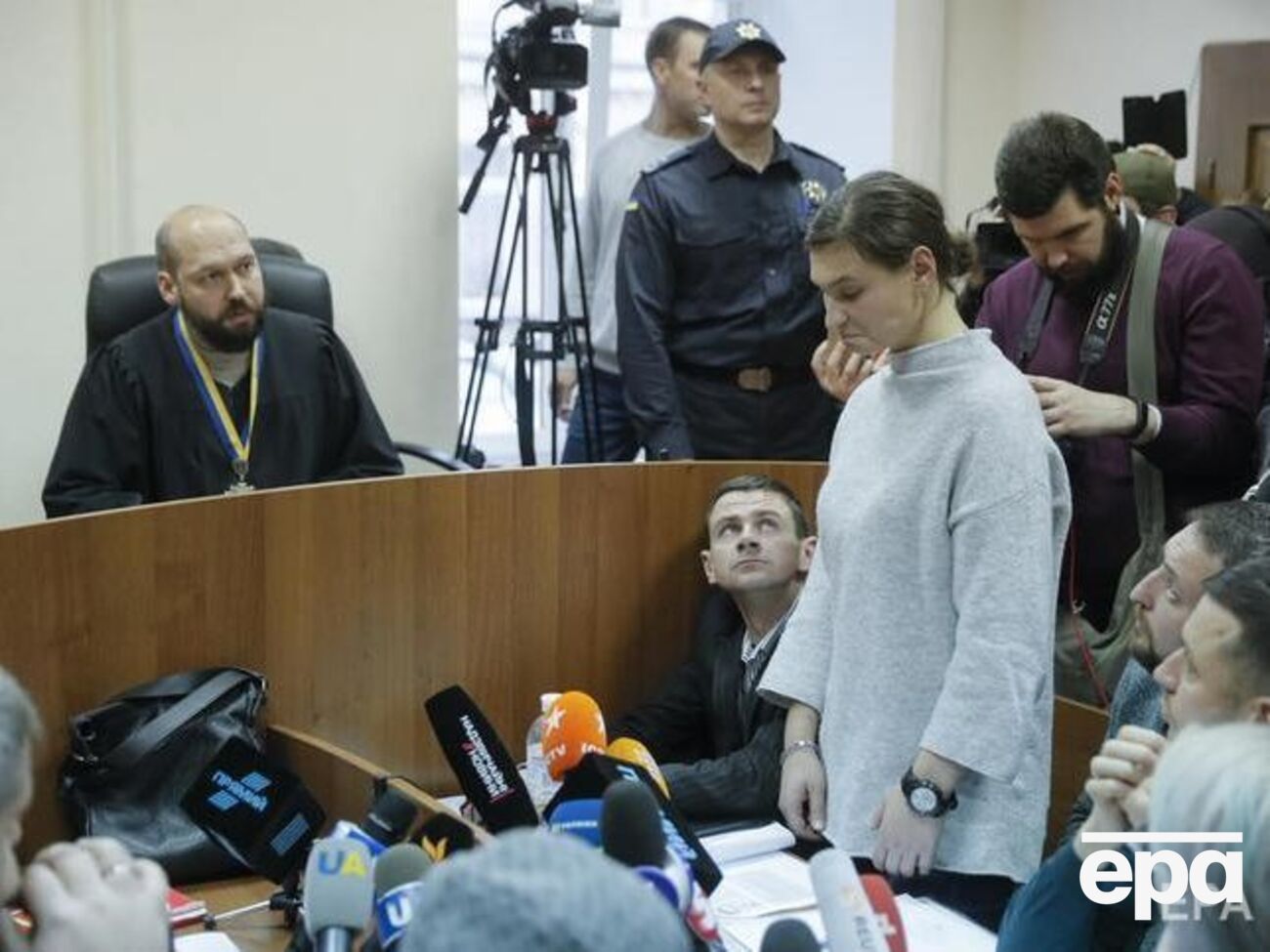 Троє українських військовослужбовців у суді заявили, що в дні перед убивством Шеремета Дугарь була на роботі в госпіталі у Донецькій області
