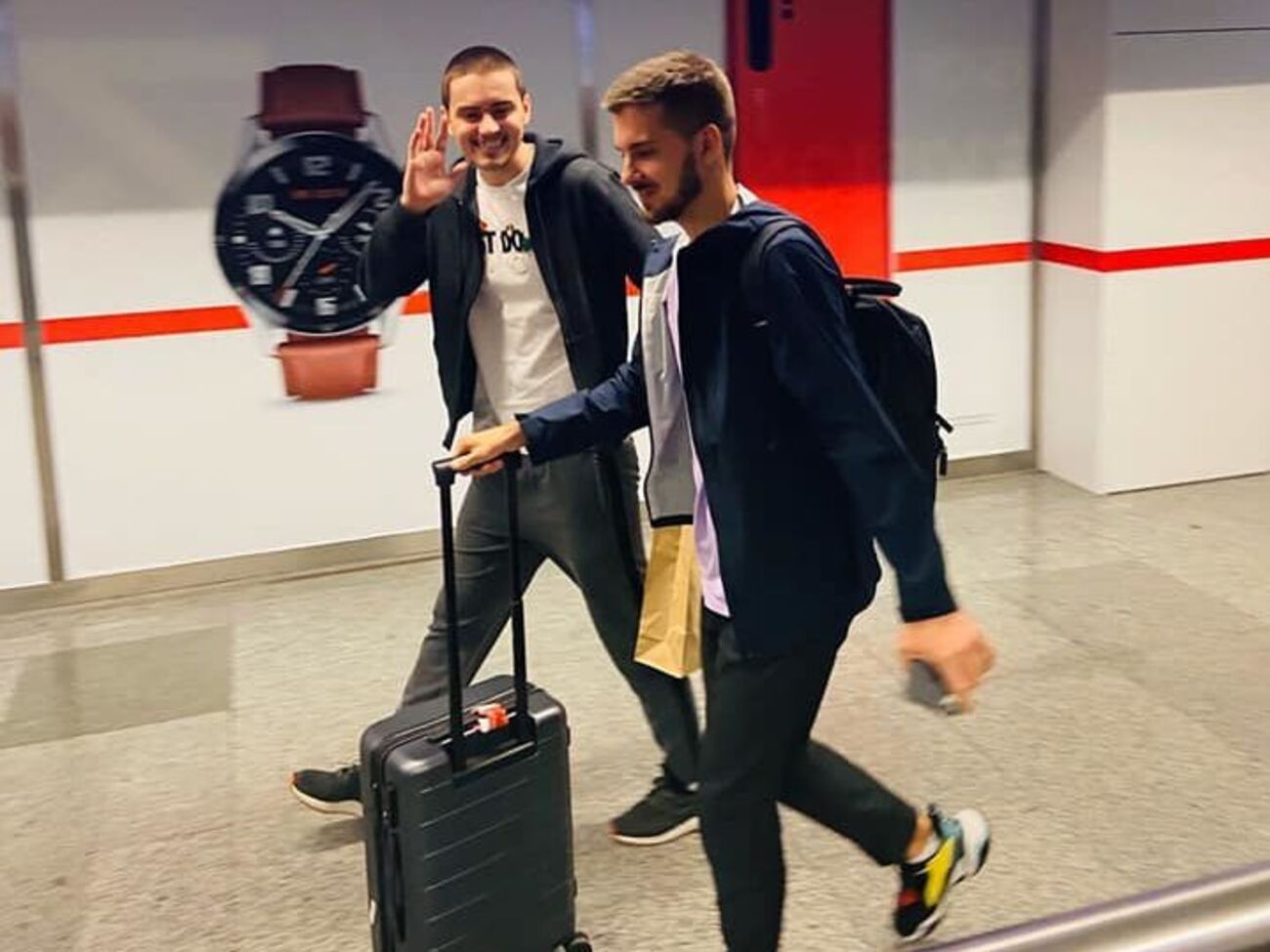 Золотарев (слева) уже в Украине